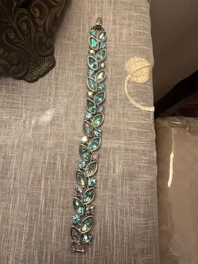 Lisner 7.25” blue aurora borealis bracelet with marquis and round stones